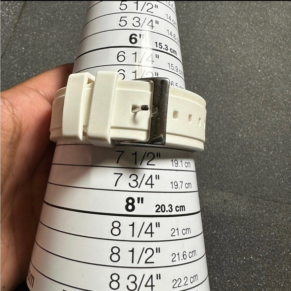 Guess Zena Analog White Dial White Silicone Quartz Round Women's Watch W1094L1 - Picture 9 of 10